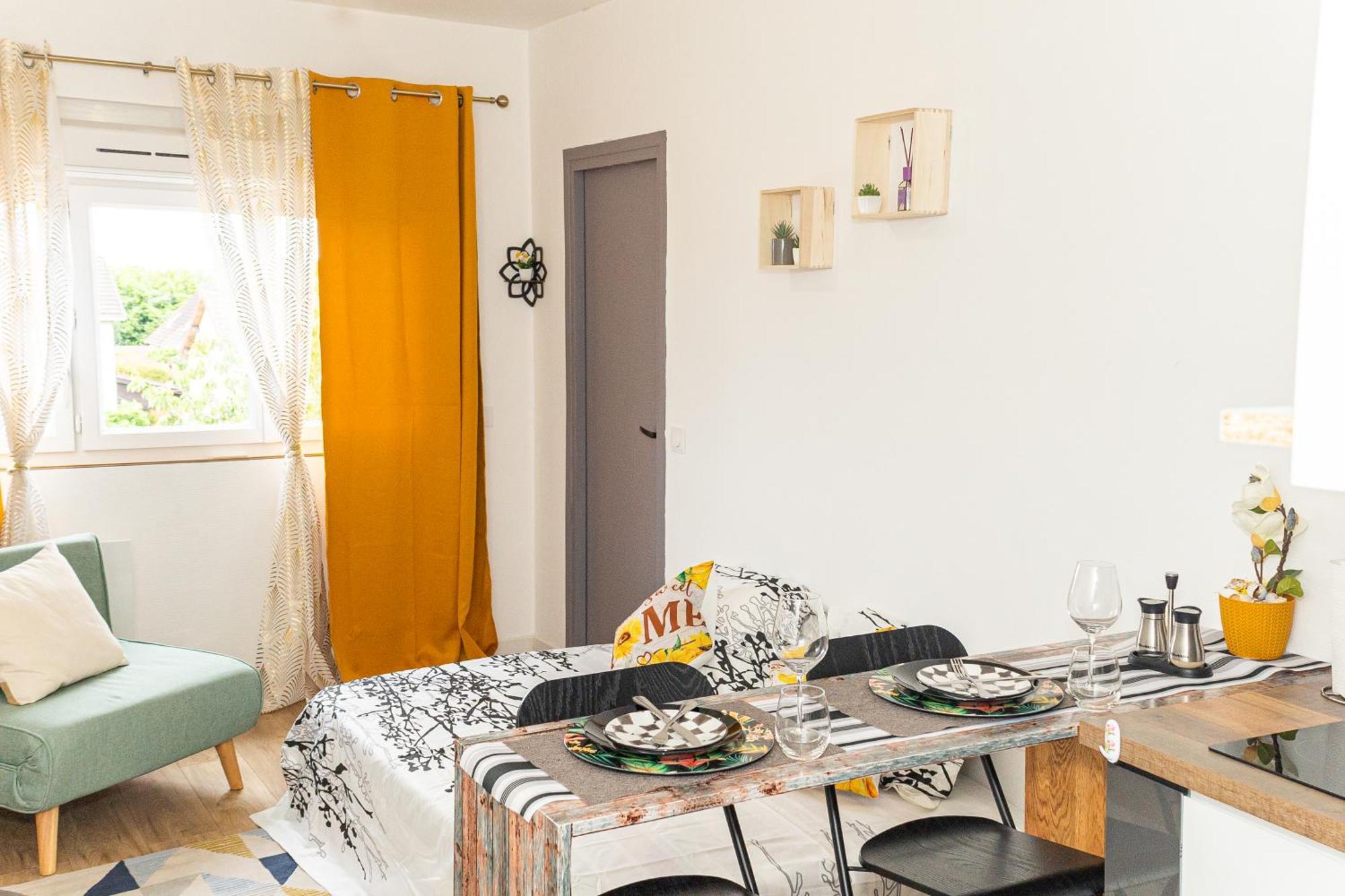Sky Haven, 5mins Orly Airport Apartment Athis-Mons